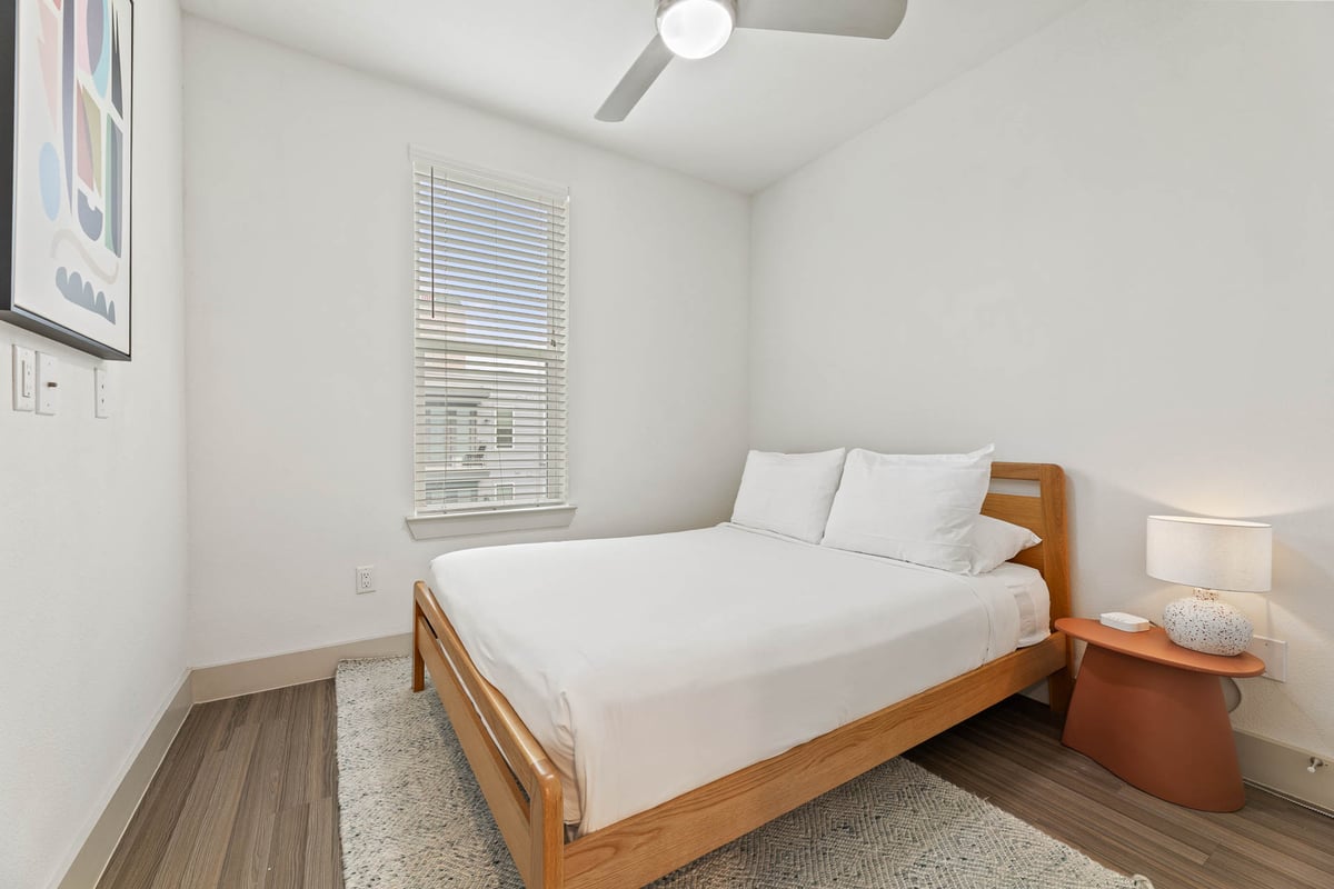 31-SQFT-7042