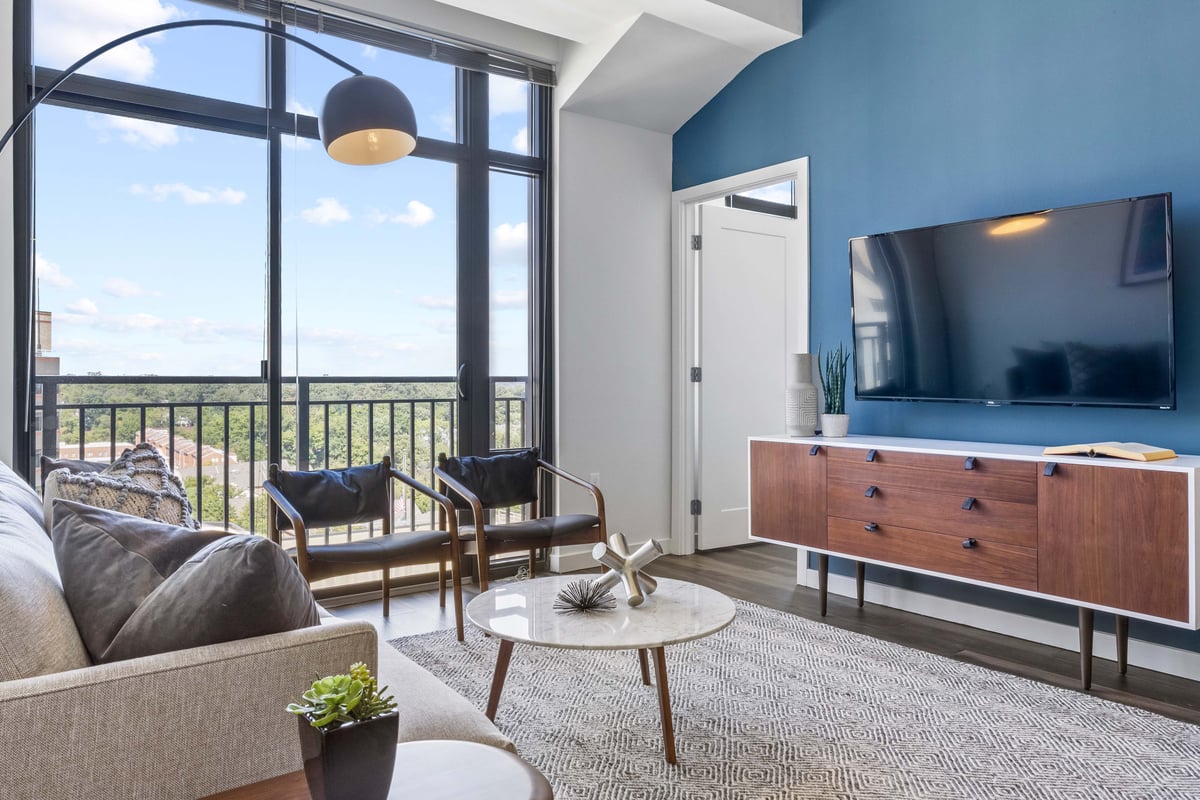 Spacious living room in Arlington apartment hotel