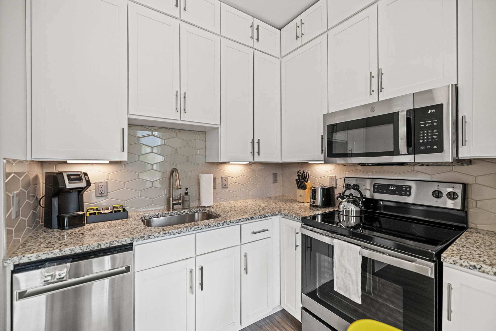 AUTX0002-PSTU_20-web-or-mls-021