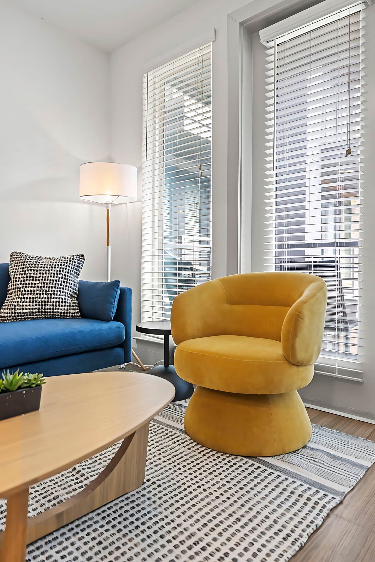 AUTX002_Guestroom_Premium Two Bedroom Apartment_Lounge Area_Blue sofa mustard chair