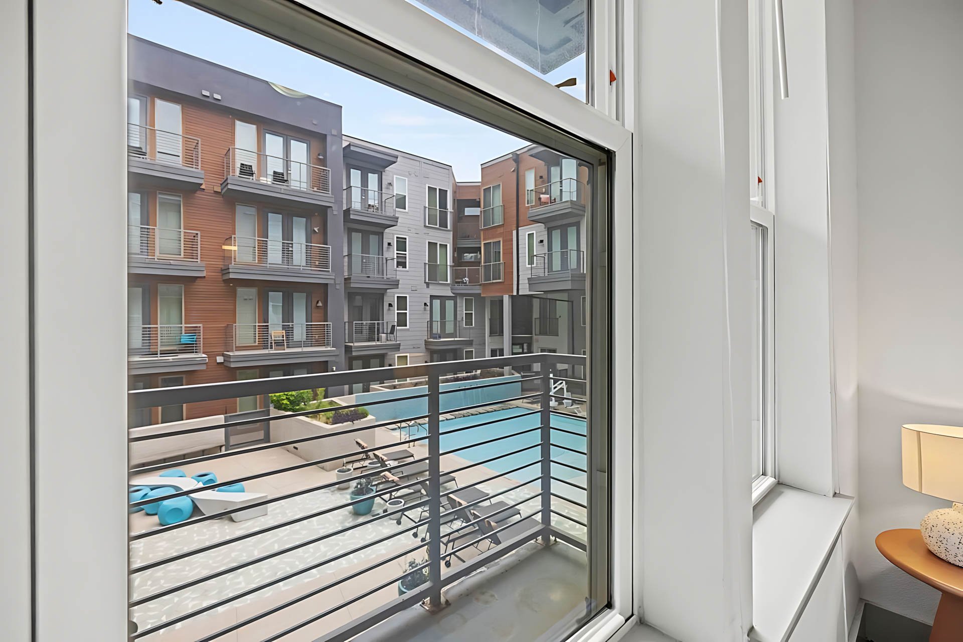 AUTX002_Guestroom_Premium Two Bedroom Apartment_Outside View_Outdoor pool apartment view