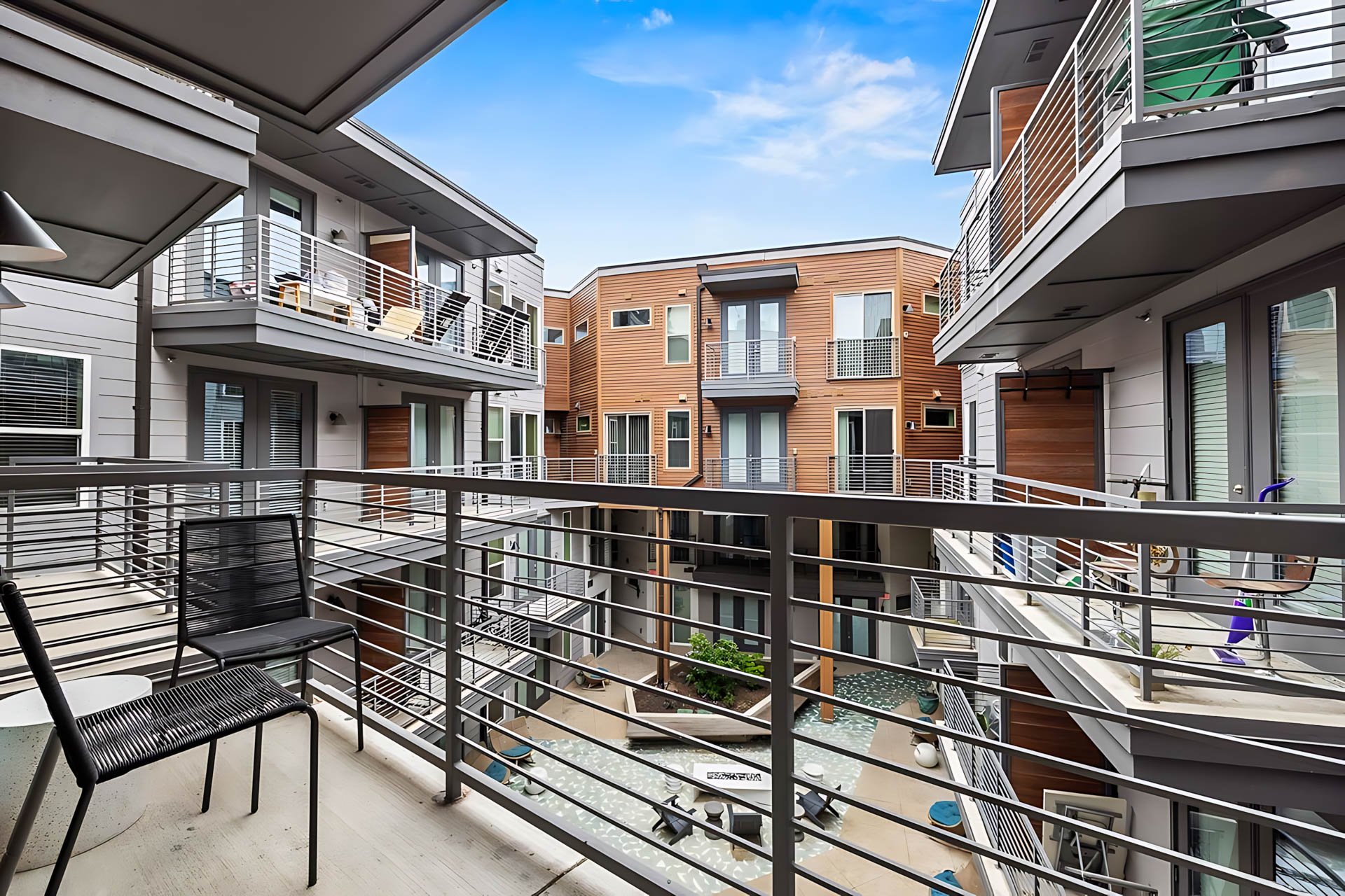 AUTX002_Guestroom_Studio Apartment_Outside View_Balcony with courtyard view