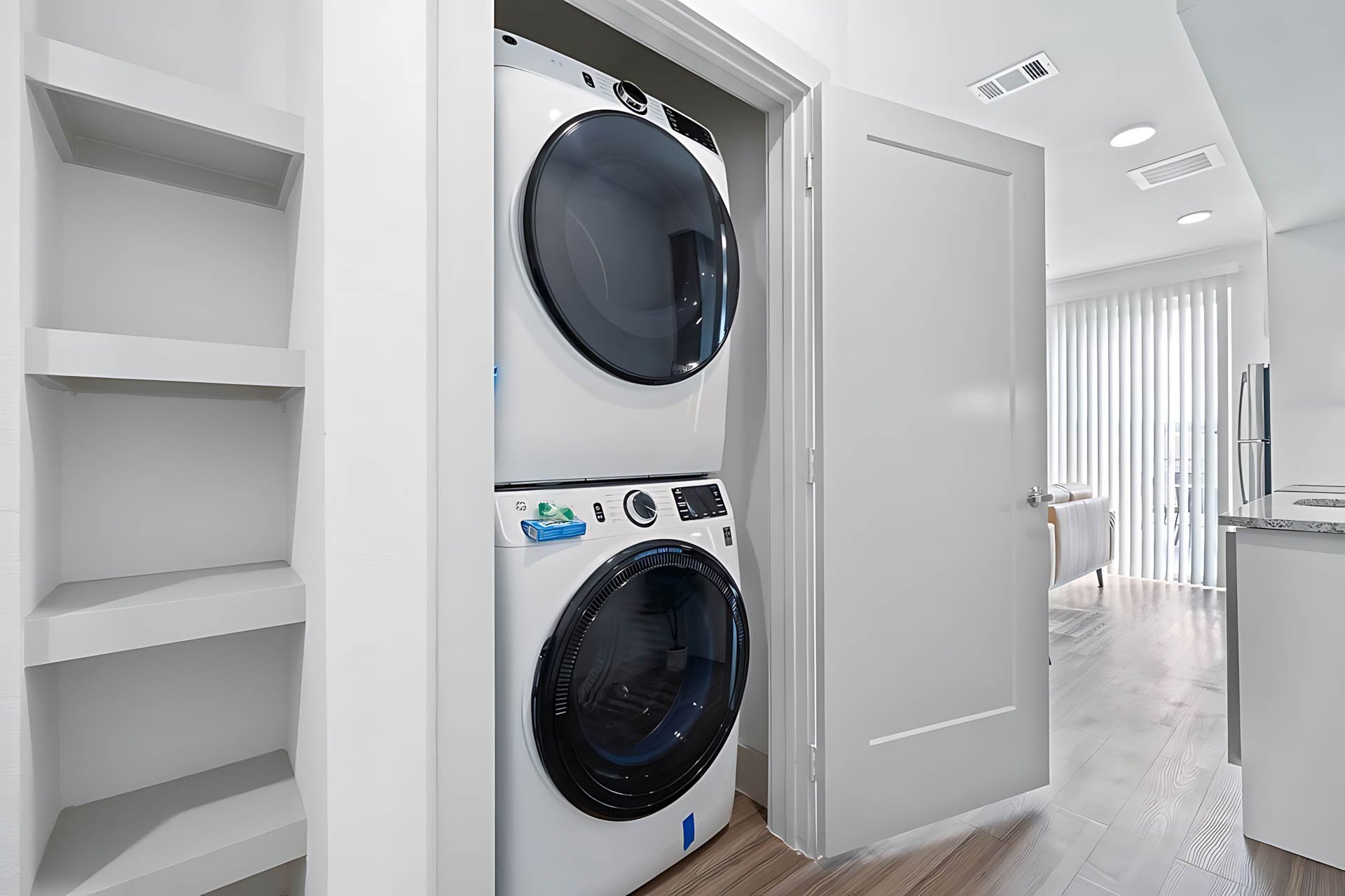AUTX002_Guestroom_Two Bedroom Apartment_Entry_Stacked washer dryer