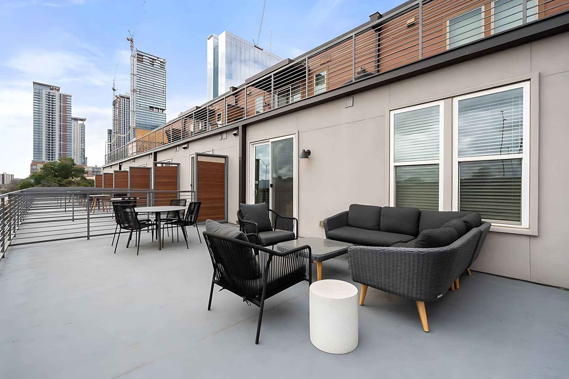 AUTX002_Guestroom_Two Bedroom Apartment_Outside View_Outdoor patio furniture