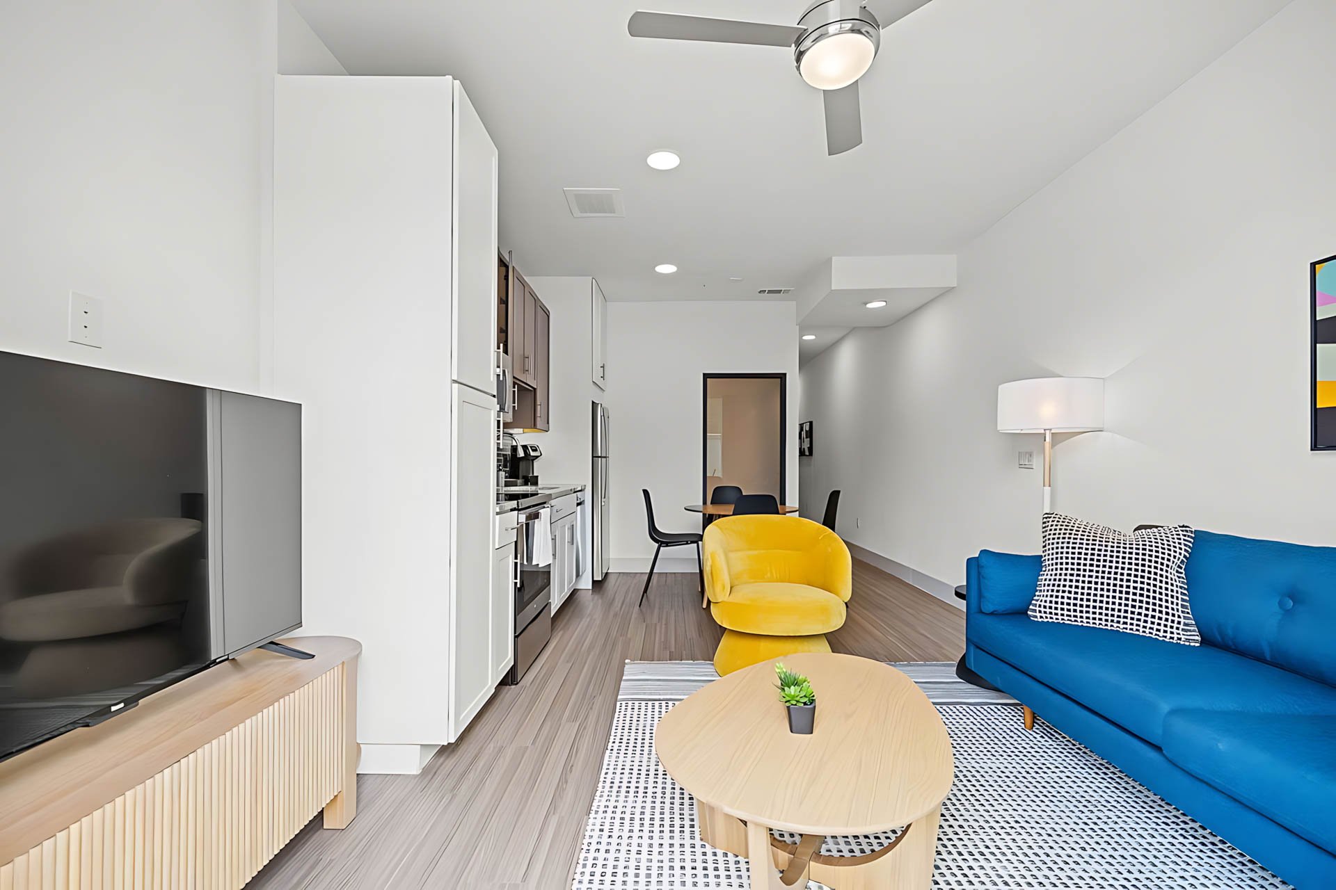 AUTX002_Guestroom_Two-story Two Bedroom Apartment_Lounge Area_Open Layout Kitchen View