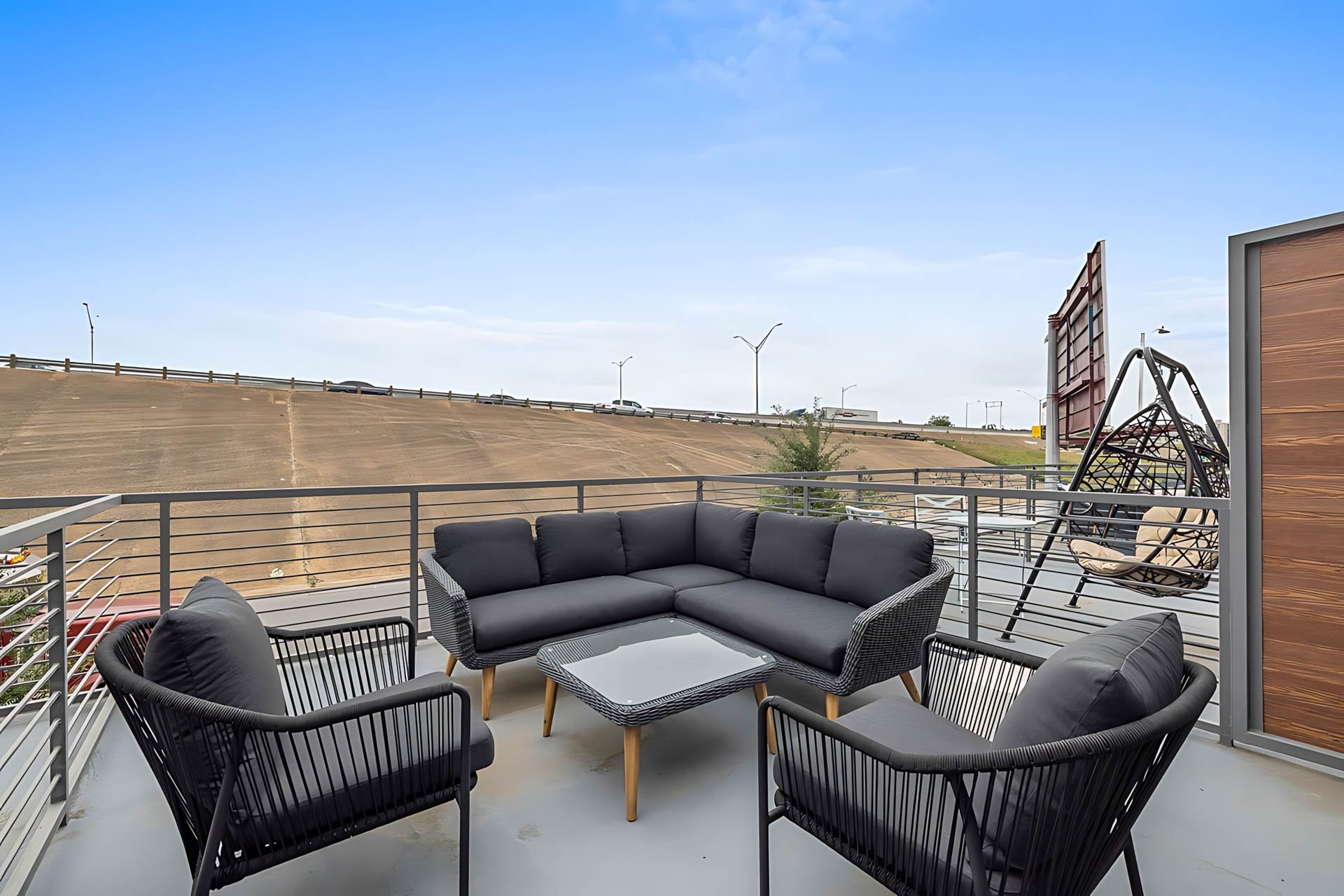 AUTX002_Guestroom_Two-story Two Bedroom Apartment_Lounge Area_Outdoor sectional sofa set