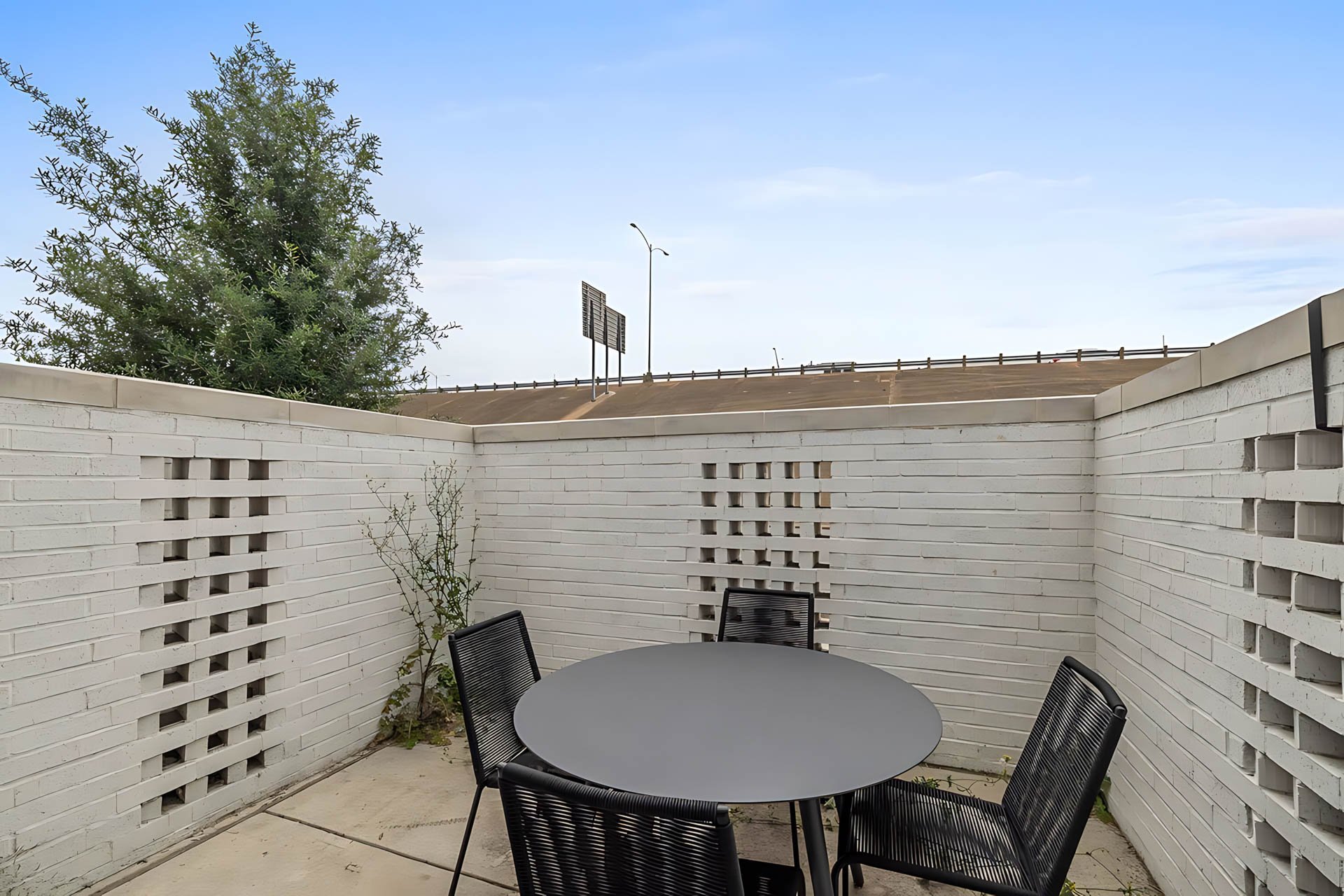 AUTX002_Guestroom_Two-story Two Bedroom Apartment_Outside View_Outdoor patio black furniture