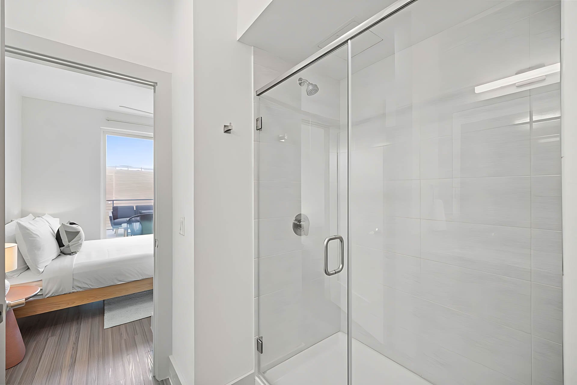 AUTX002_Guestroom_Two-story Two Bedroom Apartment_Shower_Glass shower tiled walls