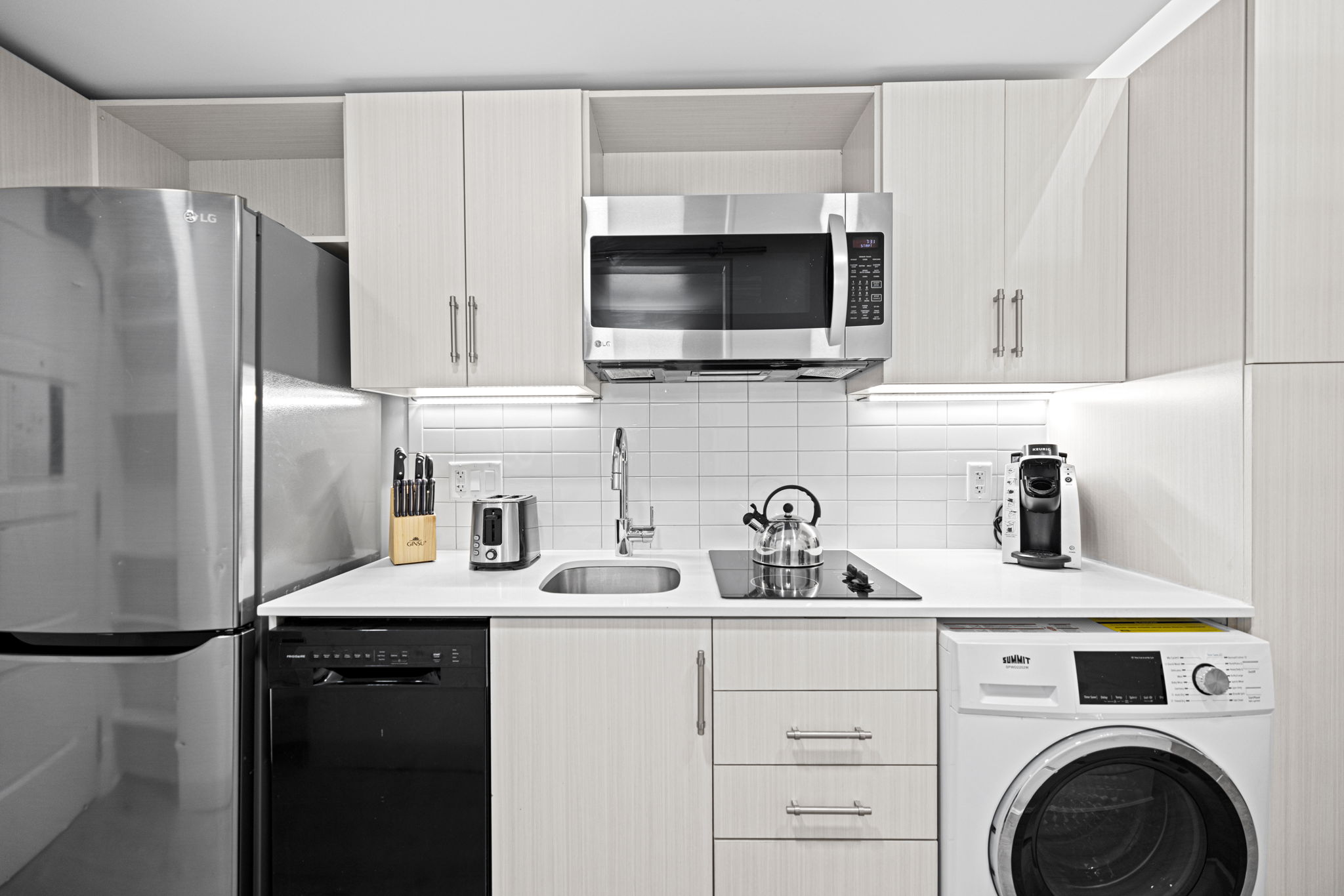 Kitchenette with laundry