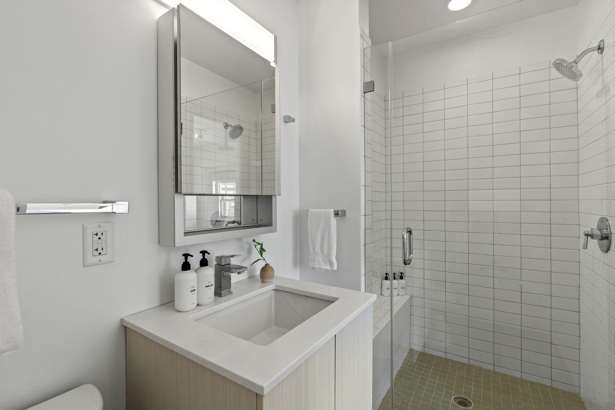 WADC0006-1BD_22-web-or-mls-022