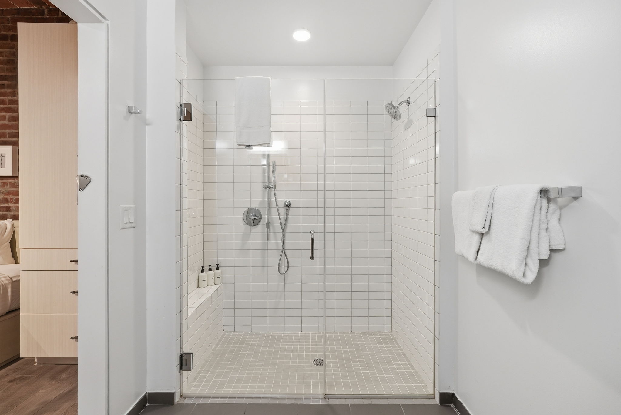 Premium Studio Mobility, Transfer Shower_Unit105_WEB (7)