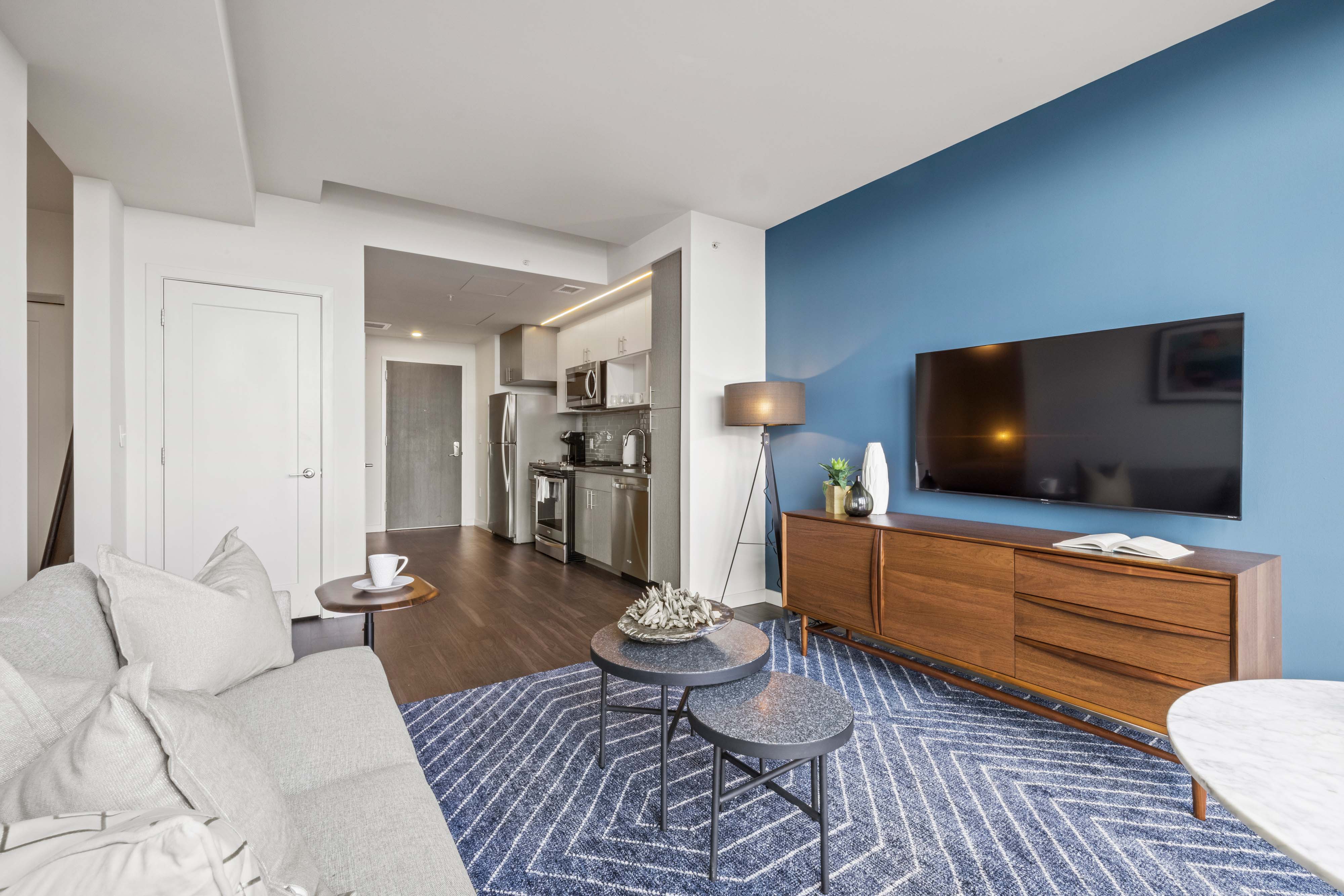 Arlington hotel suite with open floorplan 