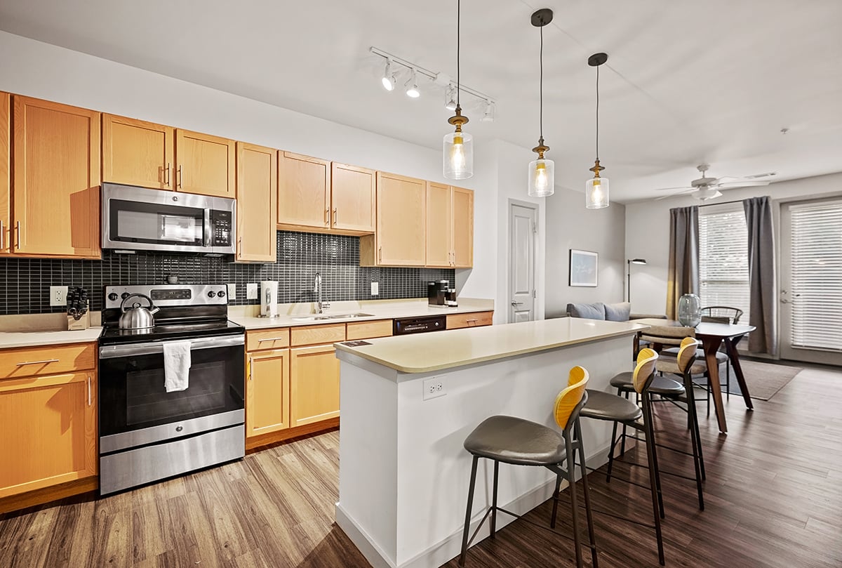 Full kitchen with breakfast bar.