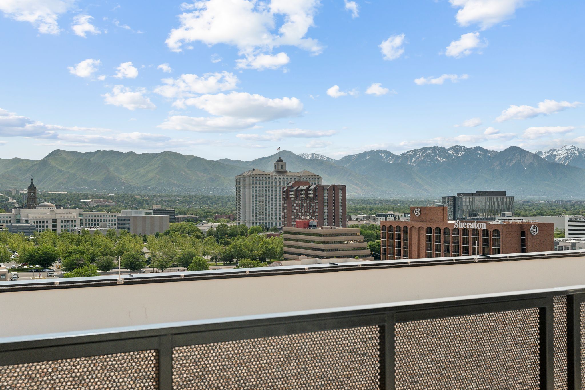 SAUT0001-2BDHT-1005-Web_HDR027