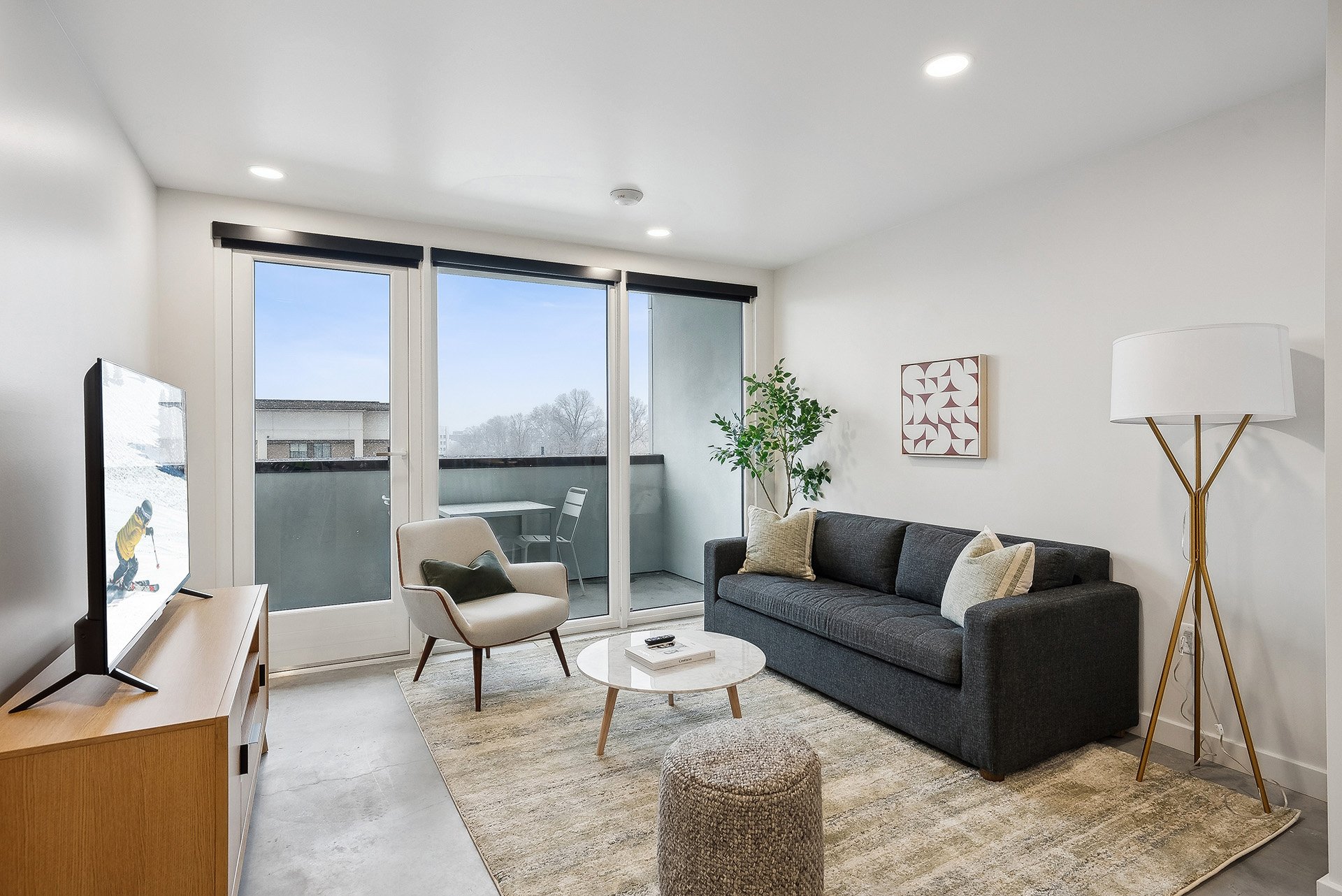 SAUT0001-1BDB-405_WebHDR014