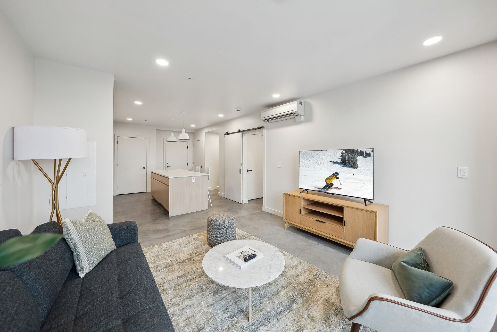 SAUT0001-1BDB-405_WebHDR016