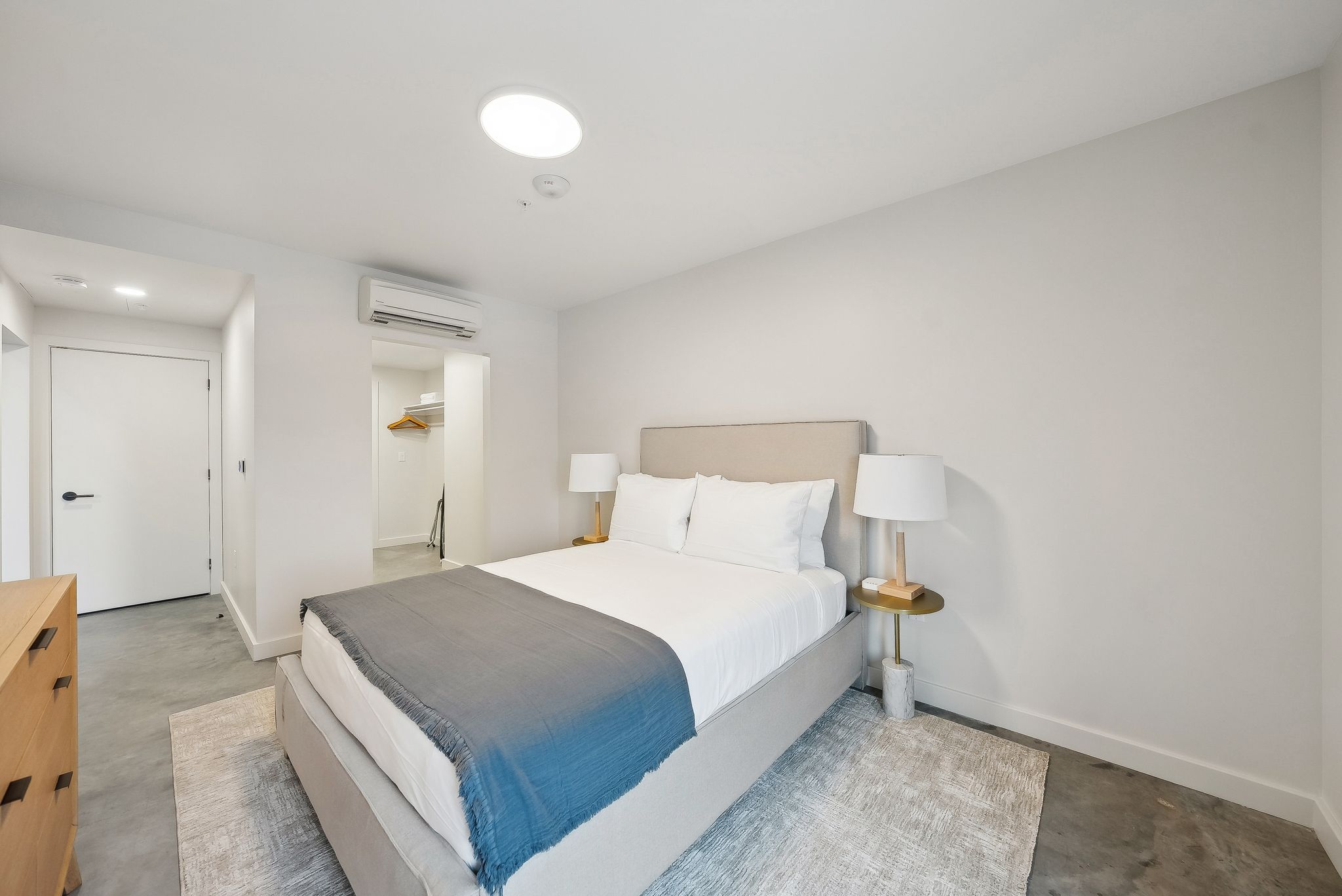 SAUT0001-1BDB-405_WebHDR020