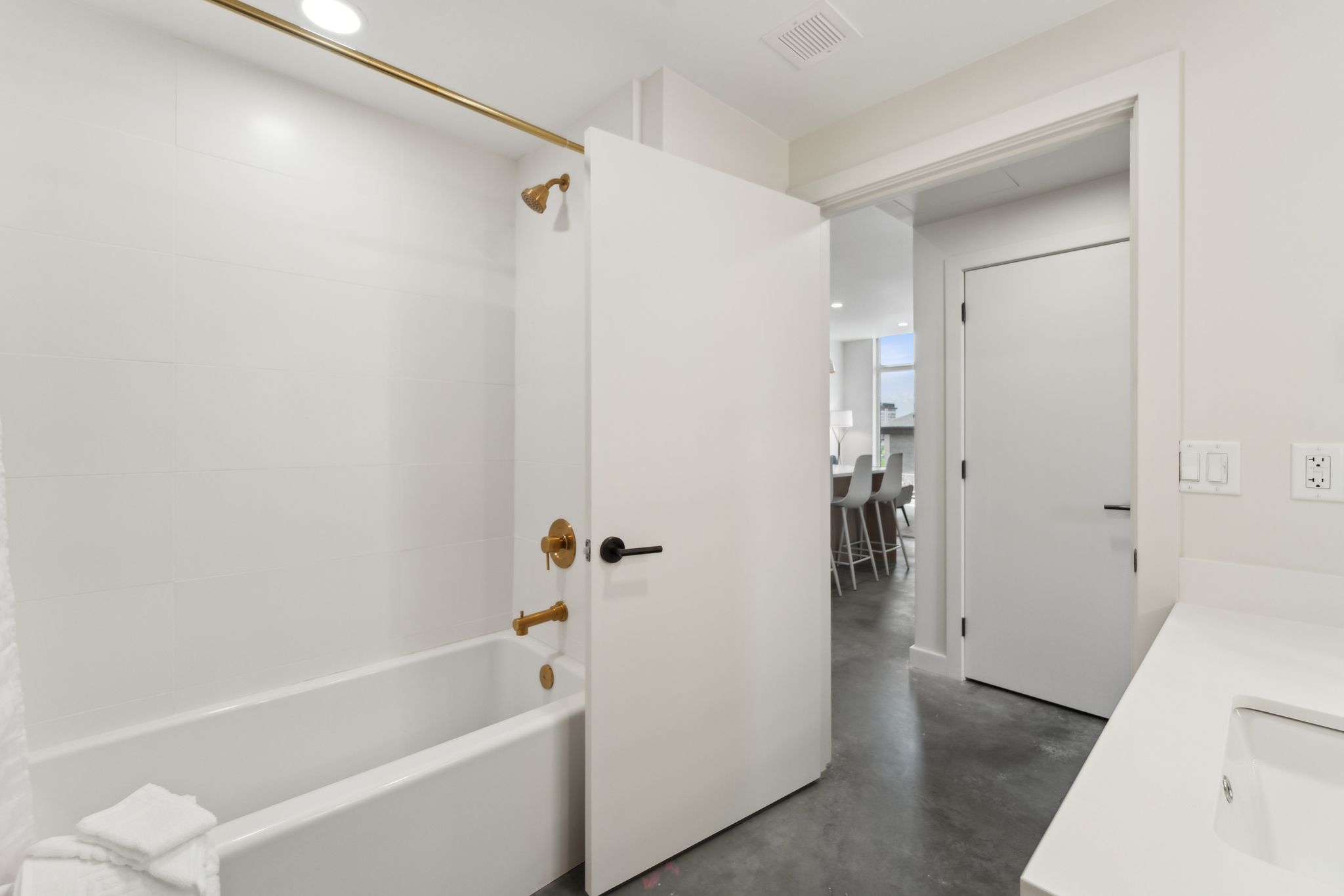 SAUT0001-2B-313_WEB05401