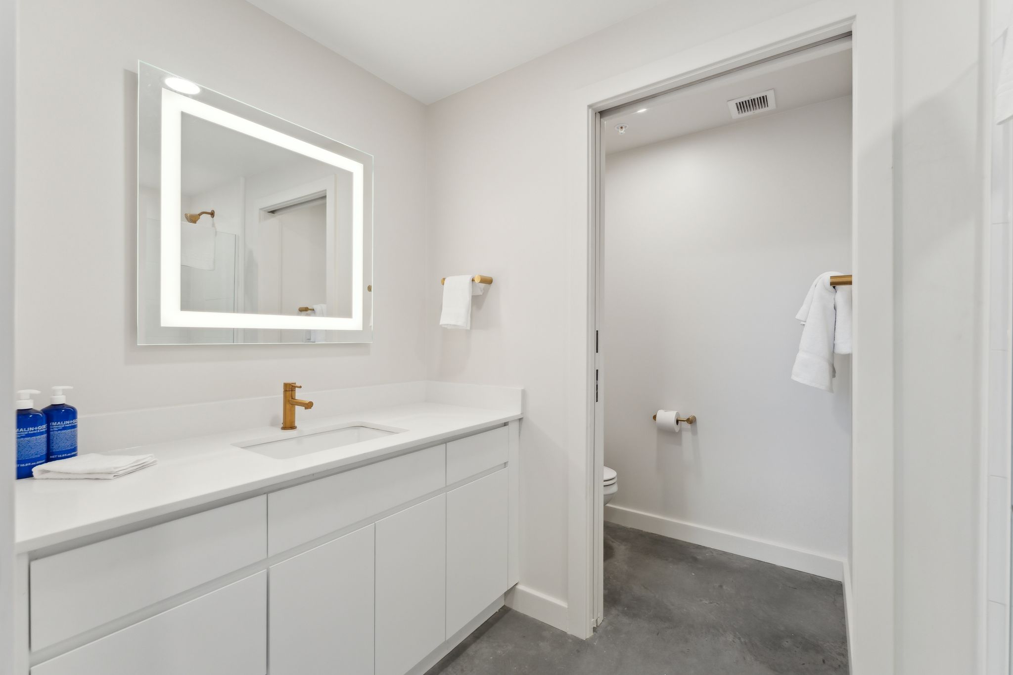 SAUT0001-2B-313_WEB05386