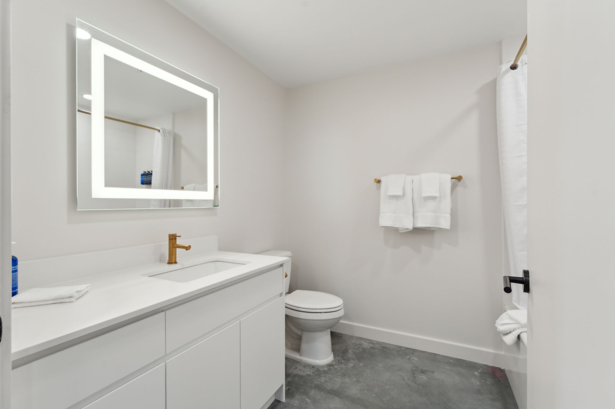 SAUT0001-2B-313_WEB05396