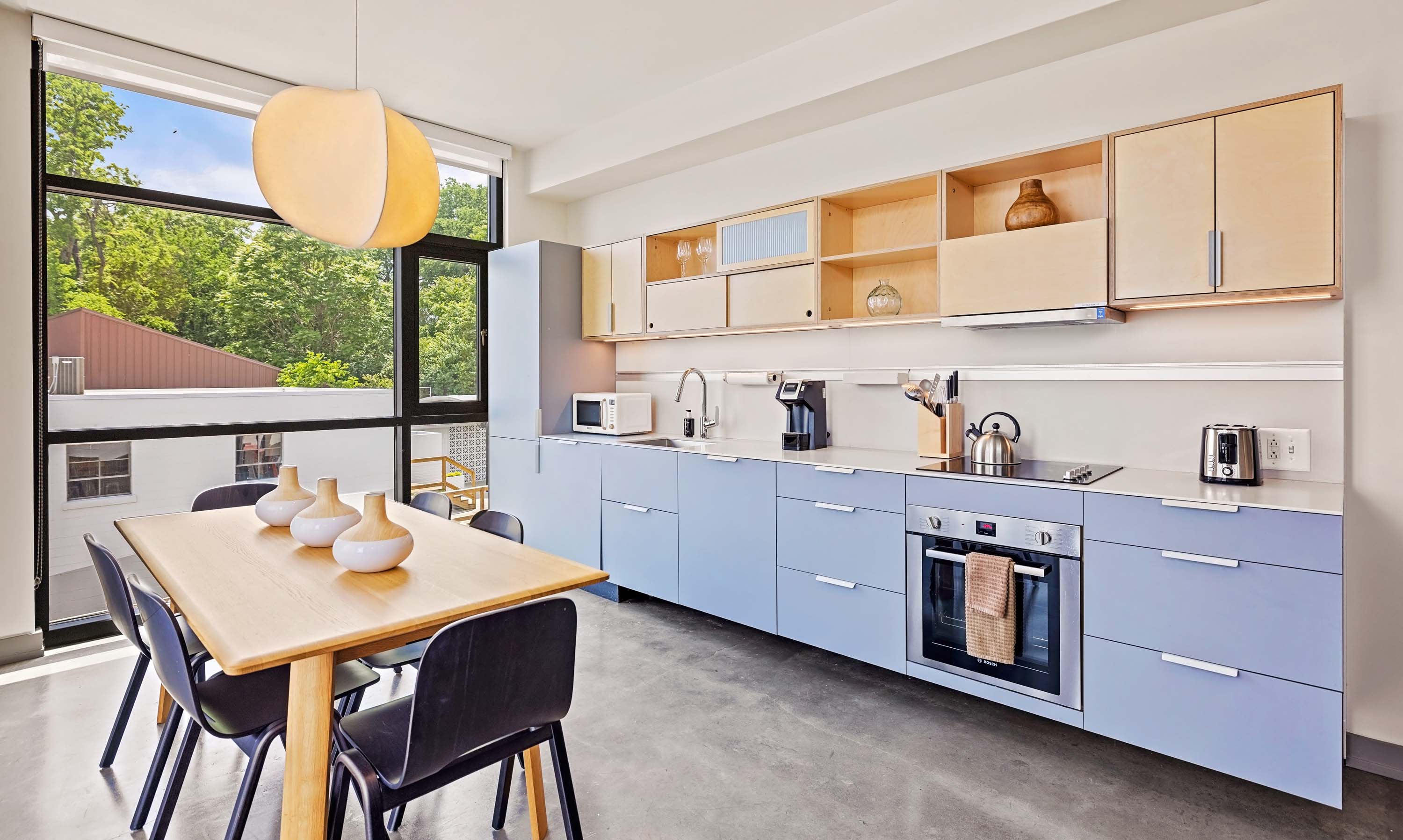 Kitchen and dining area. 