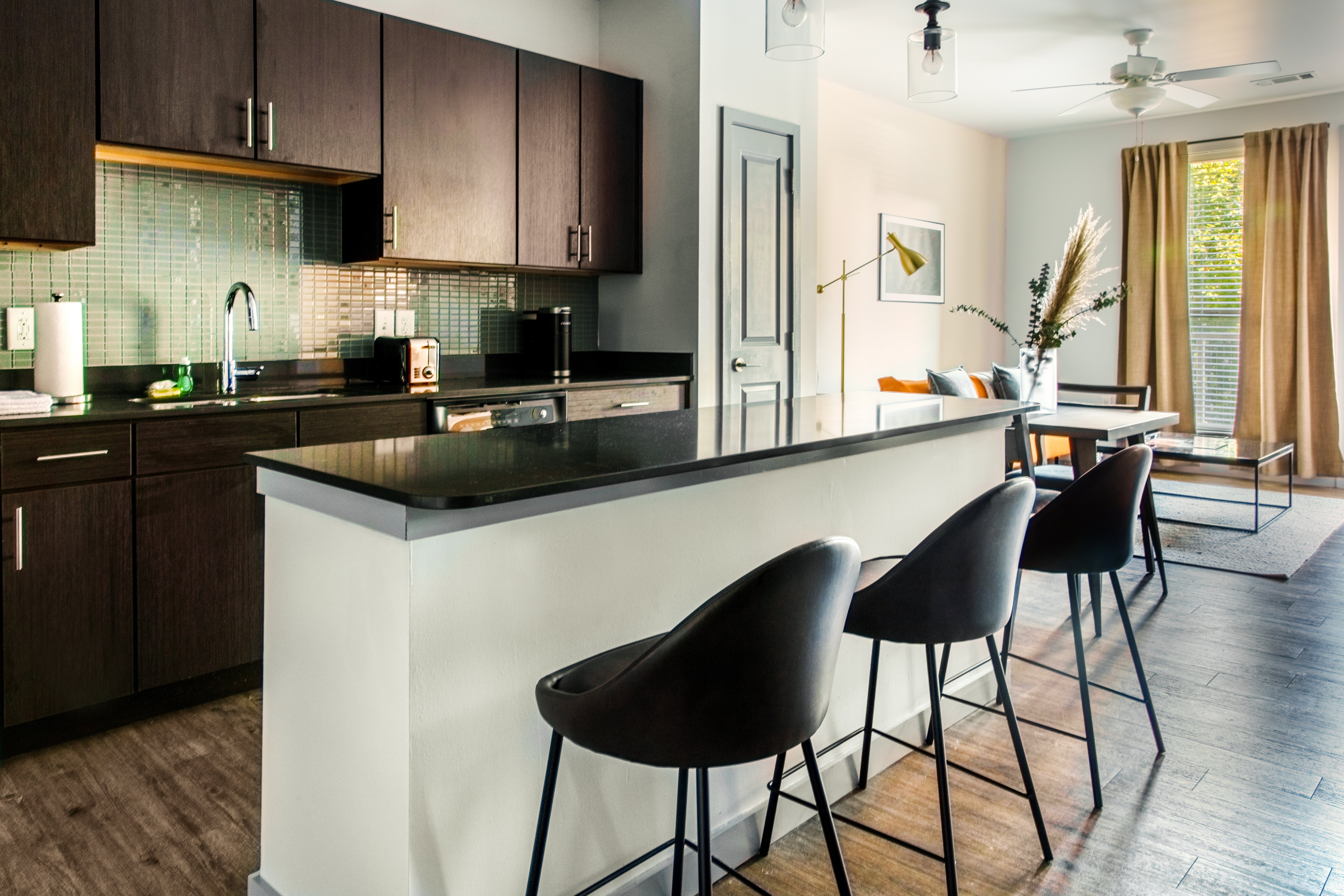 03_1BR_328_Light&Luxe_Kitchen Photoshopped
