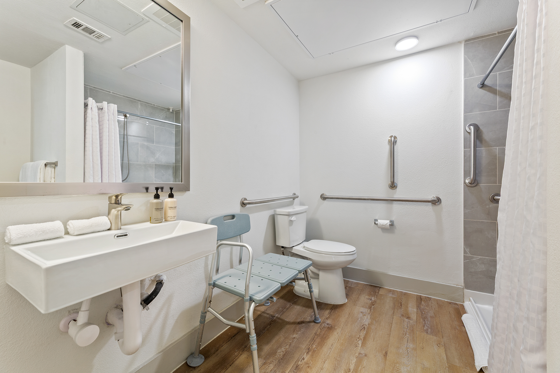 69-SQFT-7272-shower2