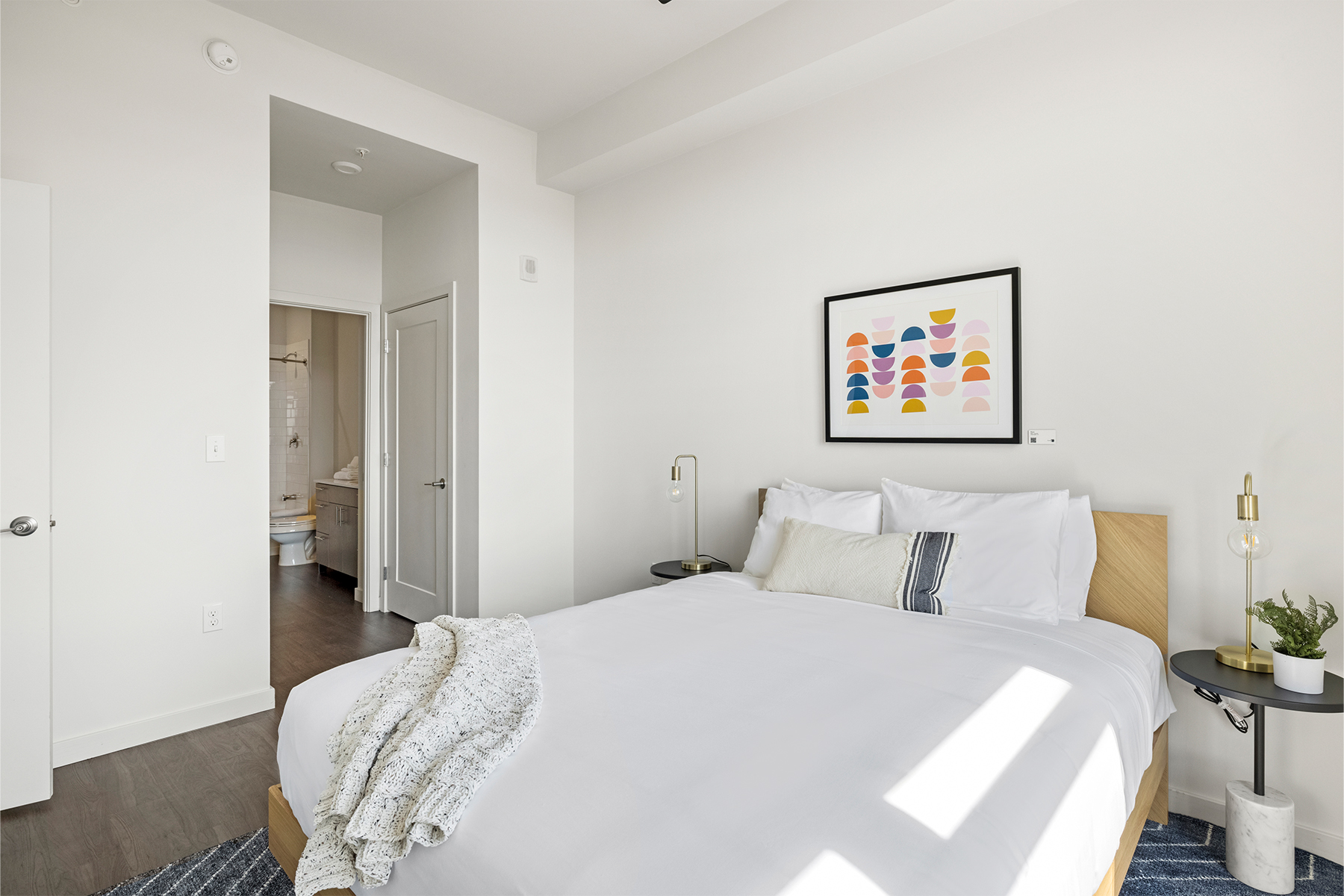PMRIXEY-Prem1BedBalcony_24