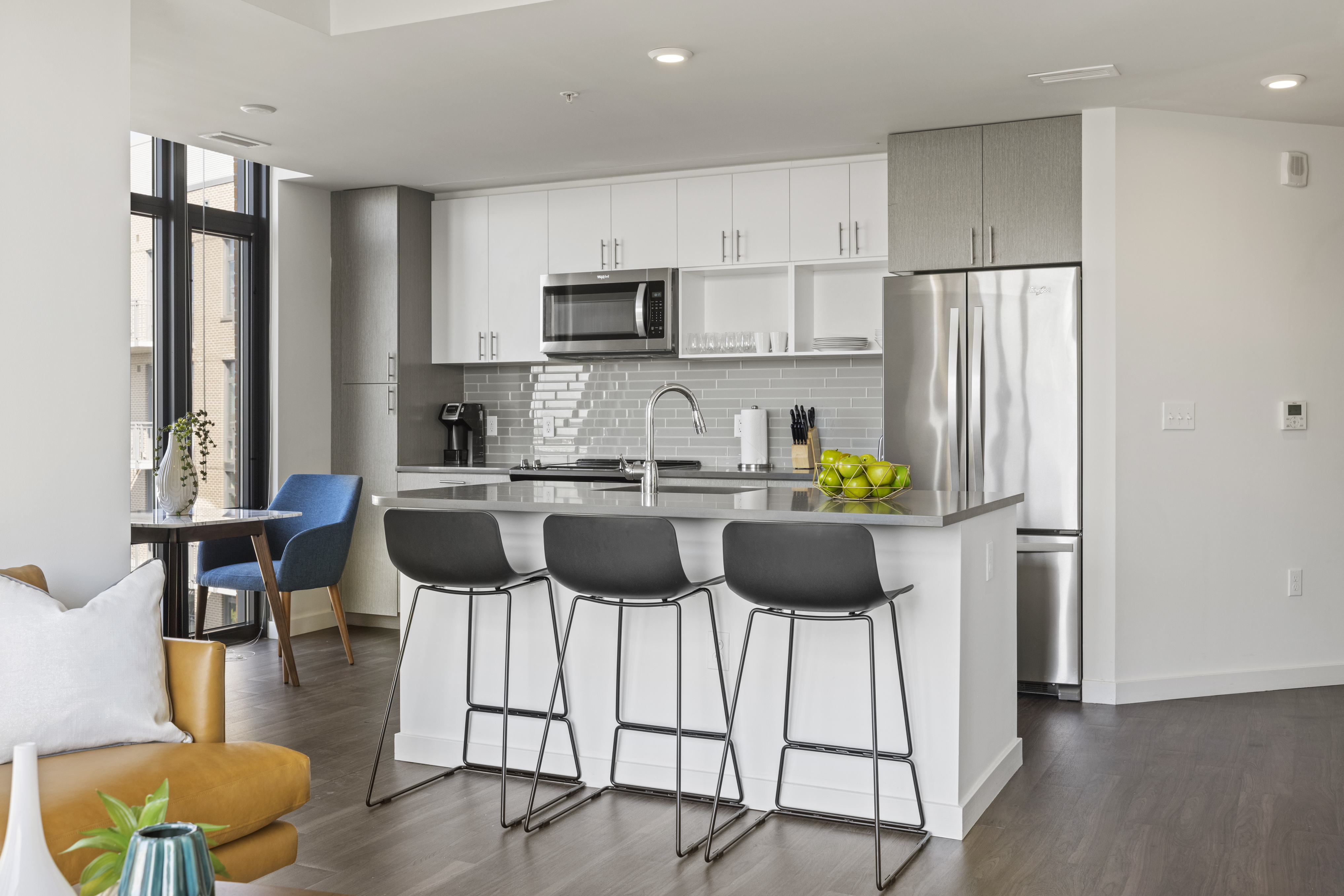 PMRIXEY-Prem2BedBalcony_019